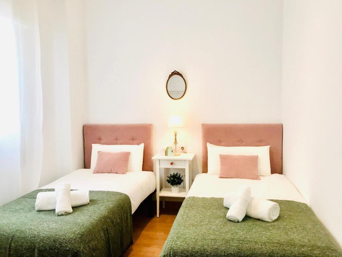Gleaming & Well Located Apartment In Malaga Center Luaran gambar