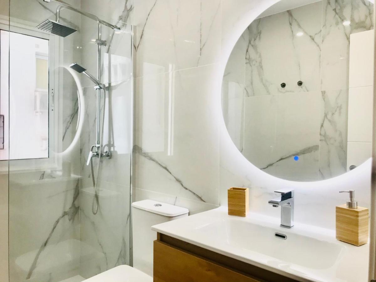 Gleaming & Well Located Apartment In Malaga Center Luaran gambar