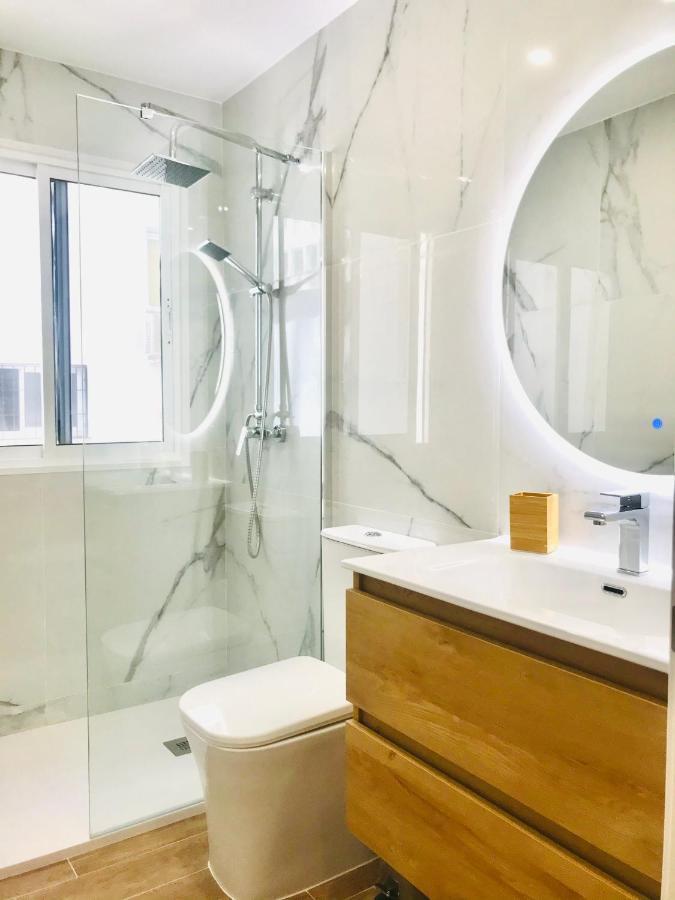 Gleaming & Well Located Apartment In Malaga Center Luaran gambar