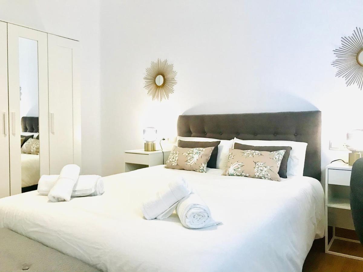 Gleaming & Well Located Apartment In Malaga Center Luaran gambar