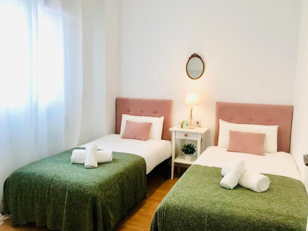 Gleaming & Well Located Apartment In Malaga Center Luaran gambar