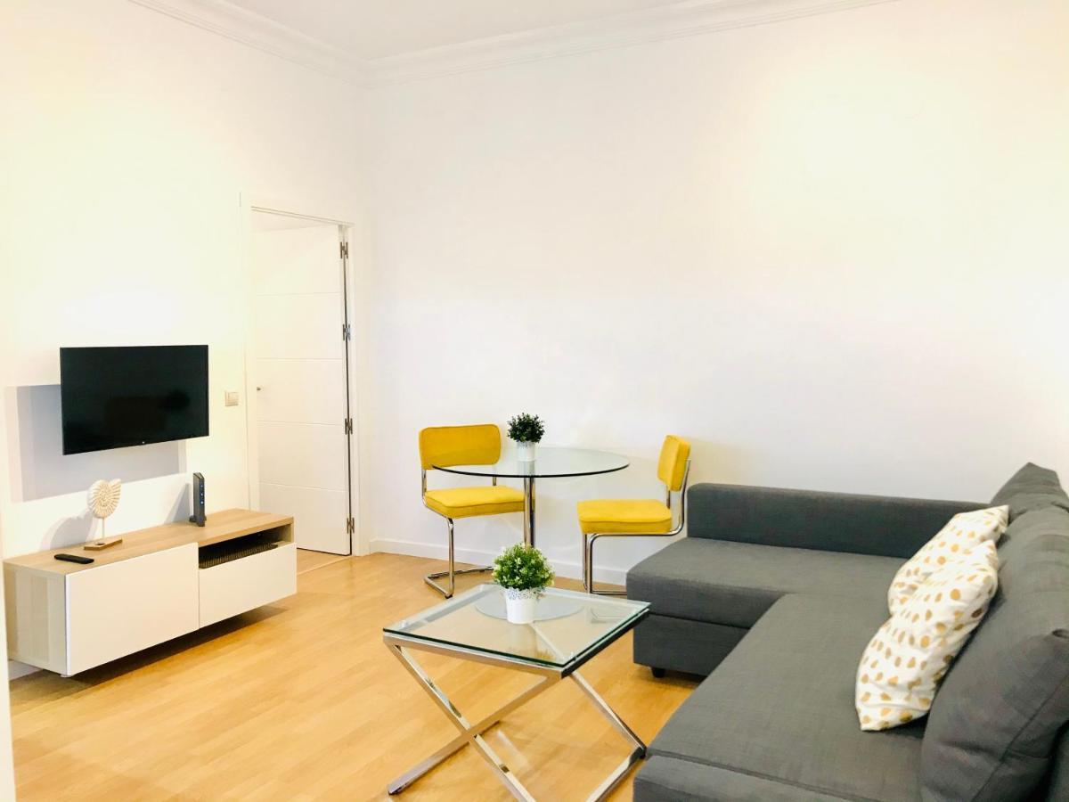 Gleaming & Well Located Apartment In Malaga Center Luaran gambar