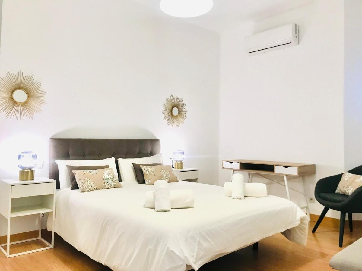 Gleaming & Well Located Apartment In Malaga Center Luaran gambar