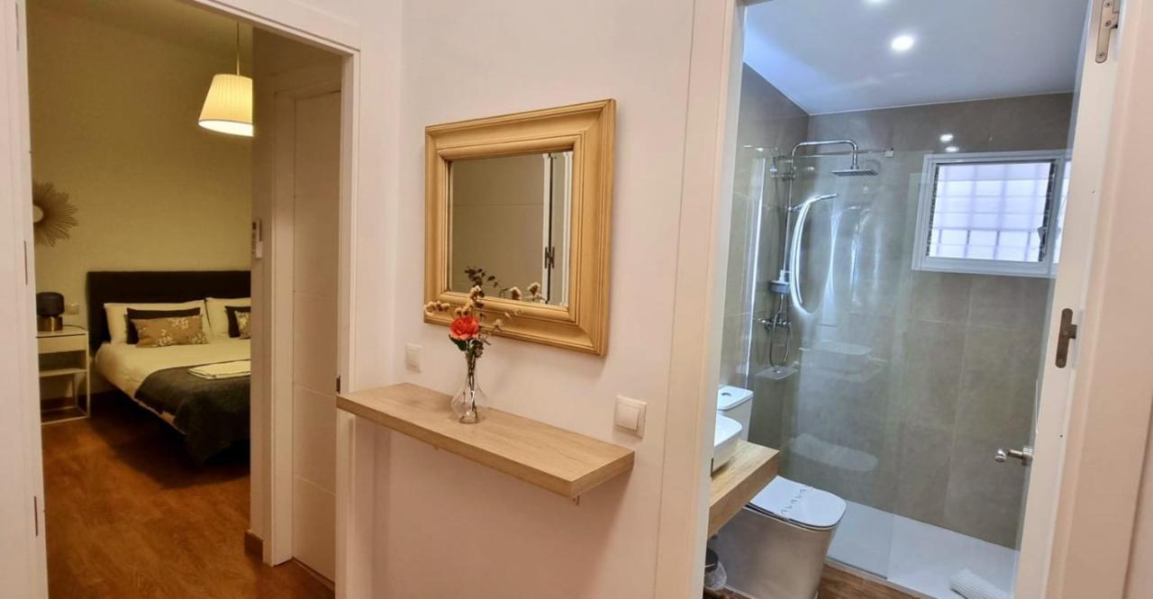 Gleaming & Well Located Apartment In Malaga Center Luaran gambar