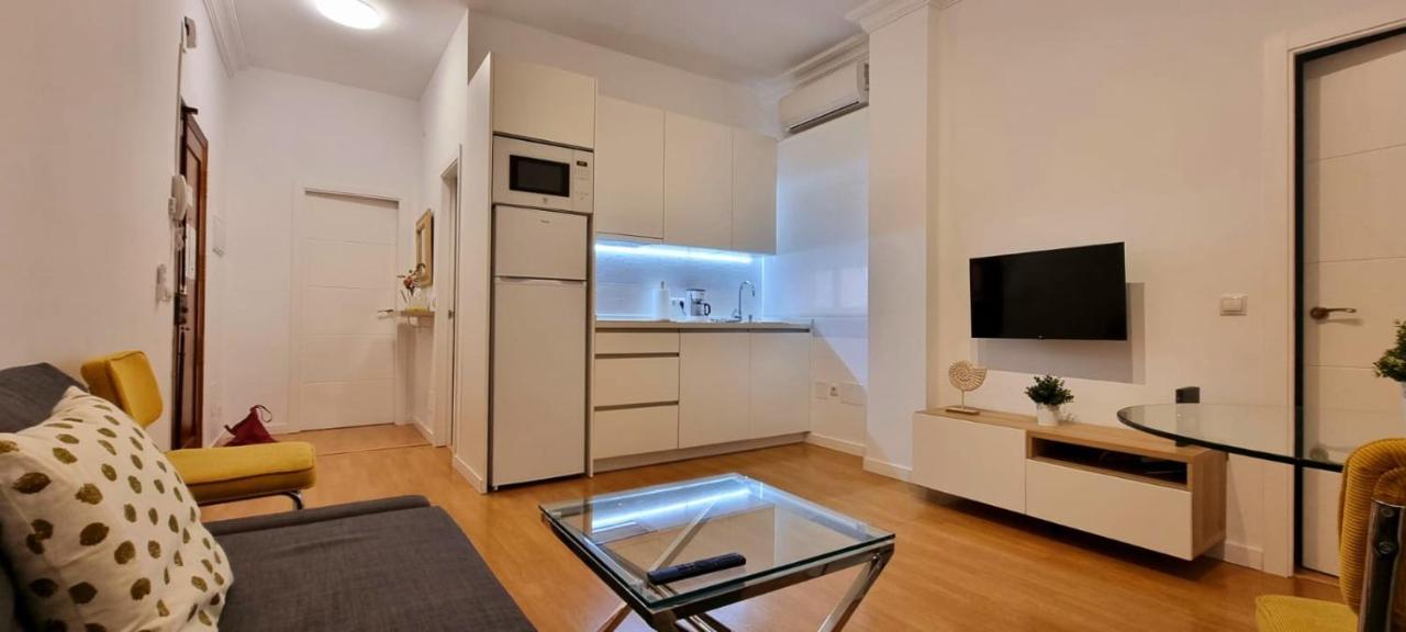 Gleaming & Well Located Apartment In Malaga Center Luaran gambar