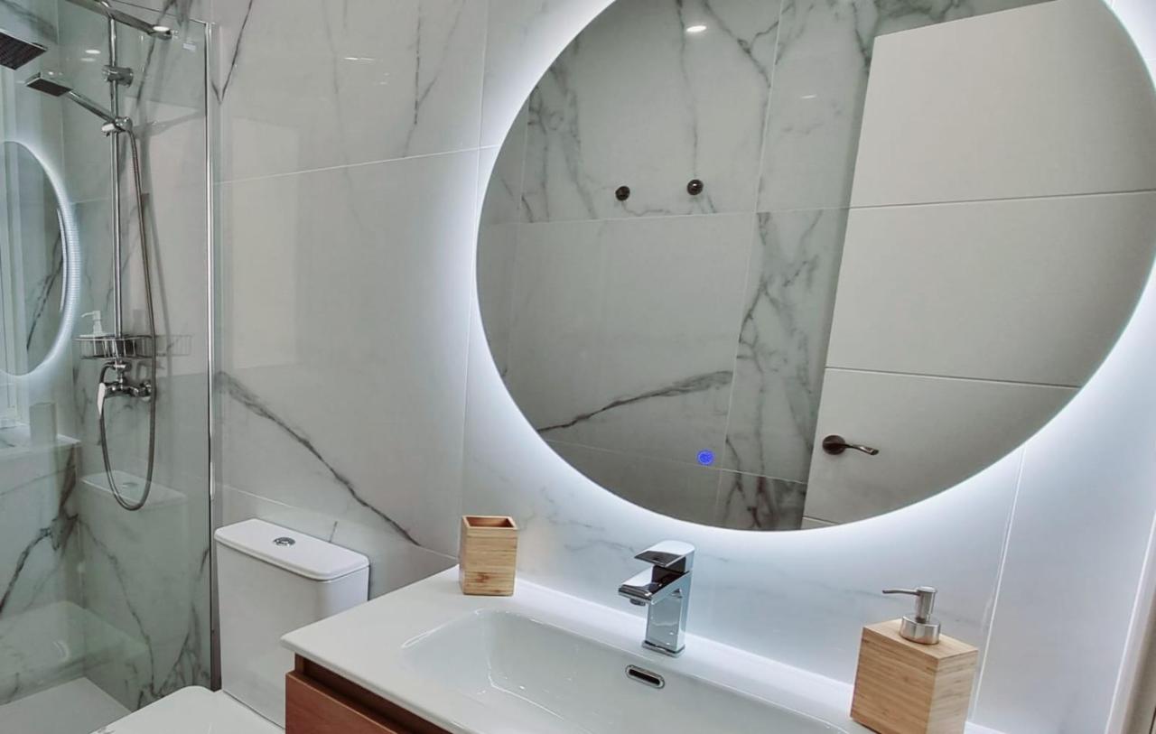 Gleaming & Well Located Apartment In Malaga Center Luaran gambar