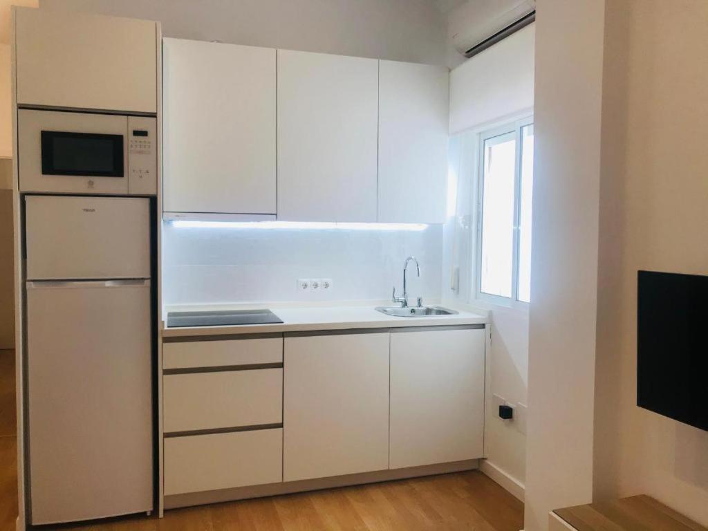 Gleaming & Well Located Apartment In Malaga Center Luaran gambar